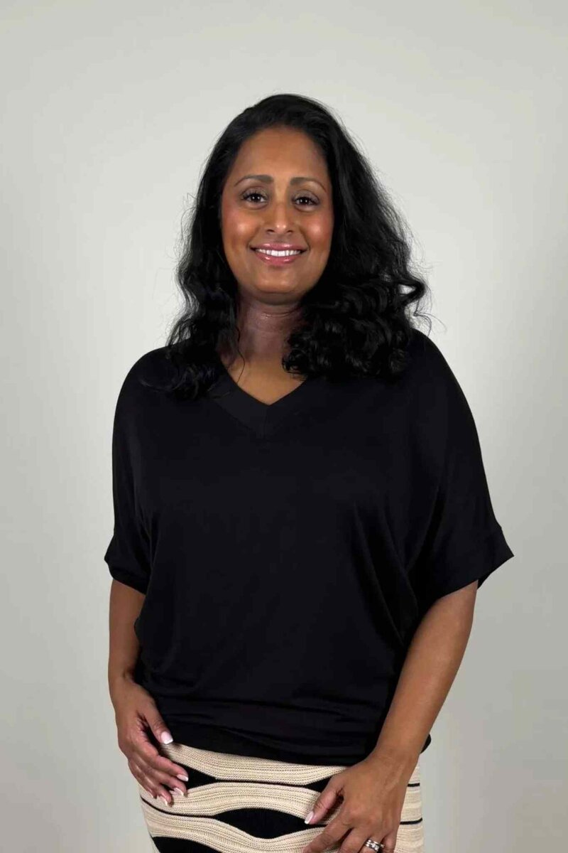 Camicia-Line-V-ringad-T-shirt-Dam-Black-1