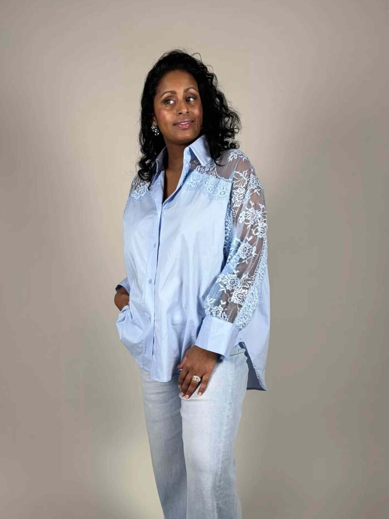 Camicia-Nikki-Skjorta-Med-Spets-Dam-Light-Blue-1