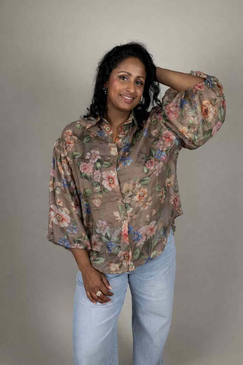 Camicia-Nova-Blus-med-Puffarm-Dam-Beige-1