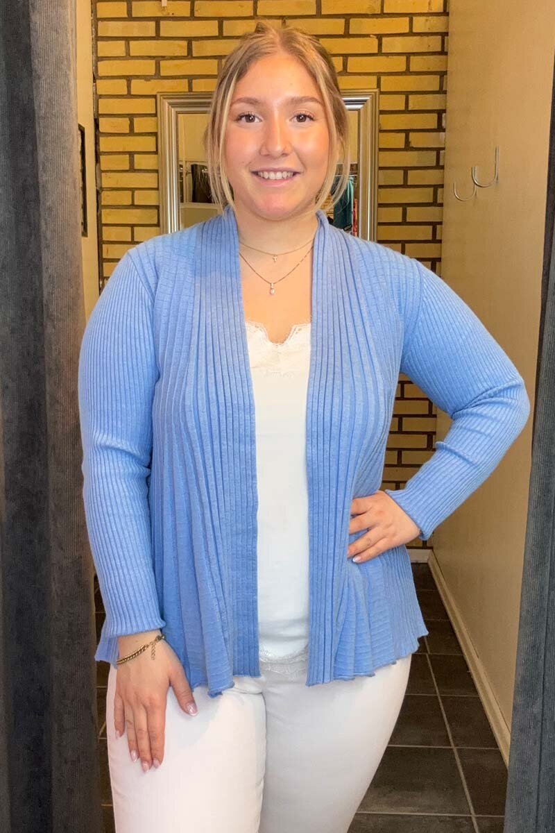 Freequent-Claudisse-Short-Cardigan-Dam-Della-Robbia-Blue-Mlg-10