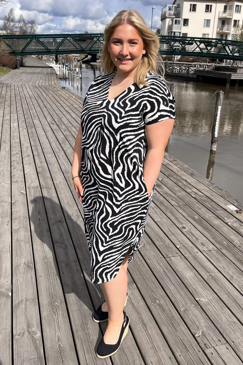 Freequent-Floi-Klanning-Dam-Offwhite-W-Black-10