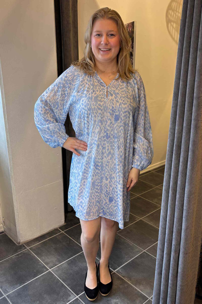 Freequent-Grace-Klanning-Dam-Star-Off-White-W-Chambray-Blue-10