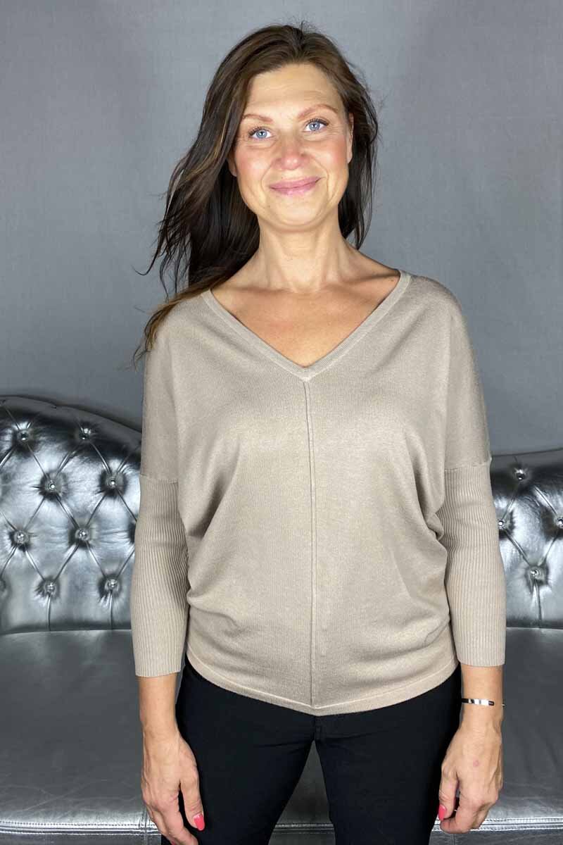 Freequent-Jone-V-Ringad-Troja-Dam-Silver-Mink-10