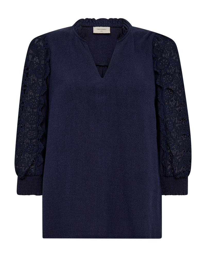 Freequent-Lara-Blus-Dam-Navy-Blazer-1