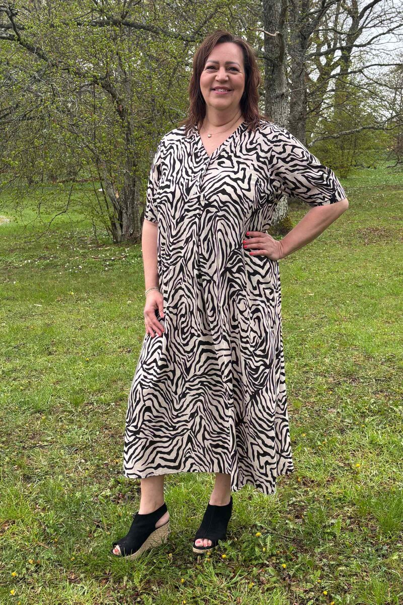 Freequent-Larin-Klanning-Dam-Simply-Taupe-W-Black-10