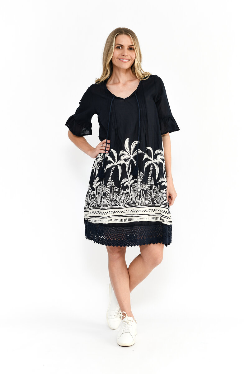 Hannah-Kort-Klanning-1-Dam-Mono-Border-Navy-One-Summer--Smilebutiken-1.jpg