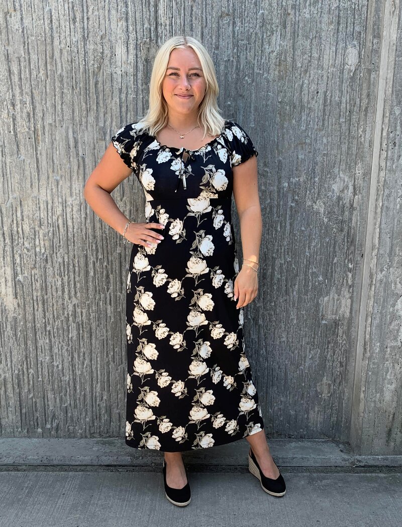 Happy-Holly-Tessi-Klanning-Dam-Vita-Rosor-1