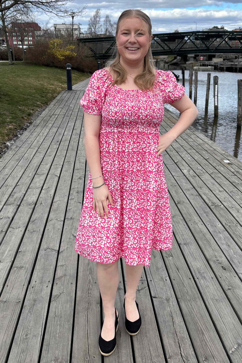 Jia-Ki-Esther-Monstrad-Klanning-Dam-Pink-1