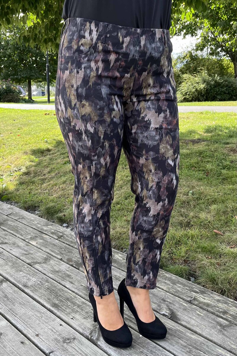 LauRie-Piper-Stretchbyxa-78-Dam-Darkest-Green-Print-11