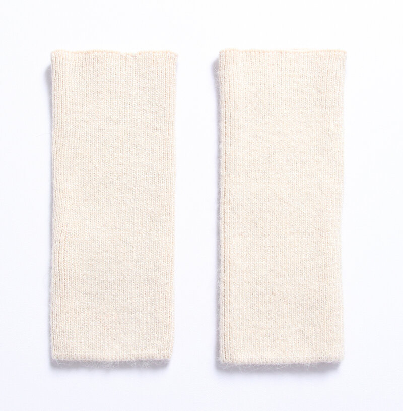 MM-Sweet-Mora-Handledsvarmare-Med-Tumhal-Dam-Beige-1