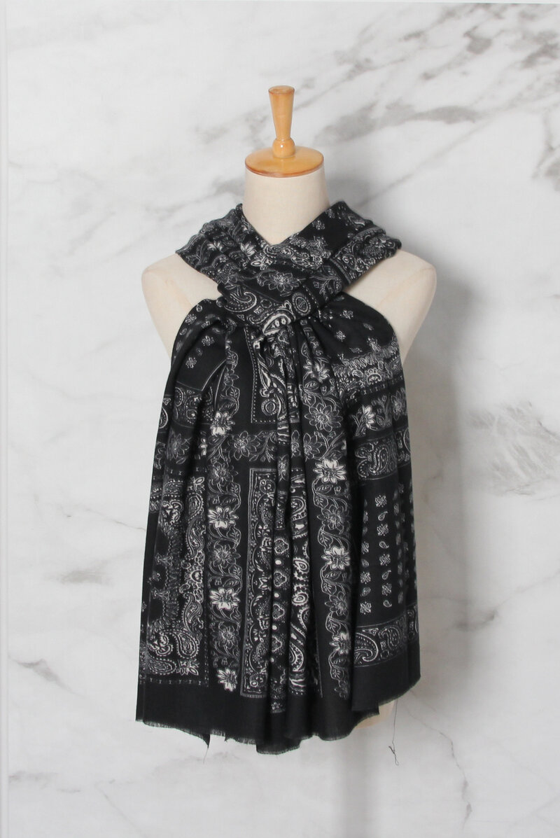 MM-Sweet-Peg-Lang-Scarf-Dam-Black-1
