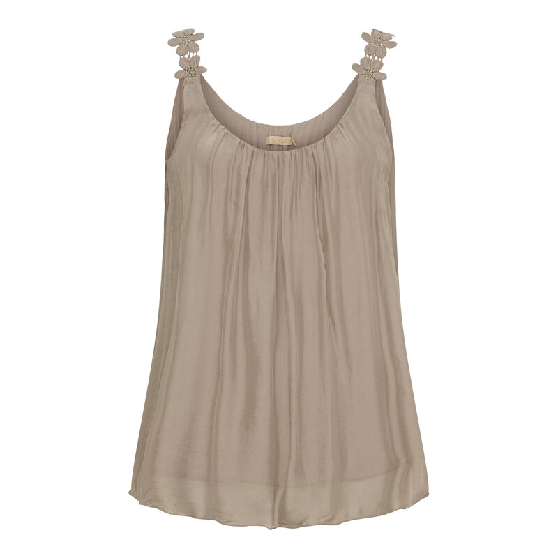 Marta-du-Chateau-Agnese-Topp-Dam-Fango-1