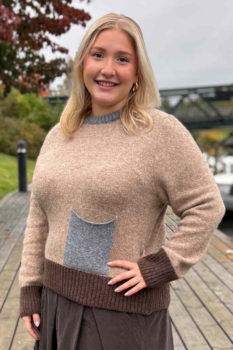 Marta-du-Chateau-Elora-Pullover-Dam-Camel-Denim-1