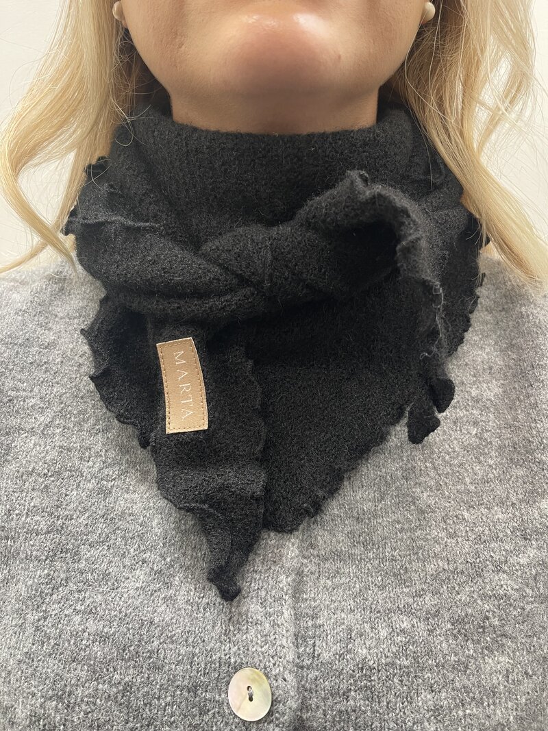 Marta-du-Chateau-Scarf-2-Dam-Black-1.jpg