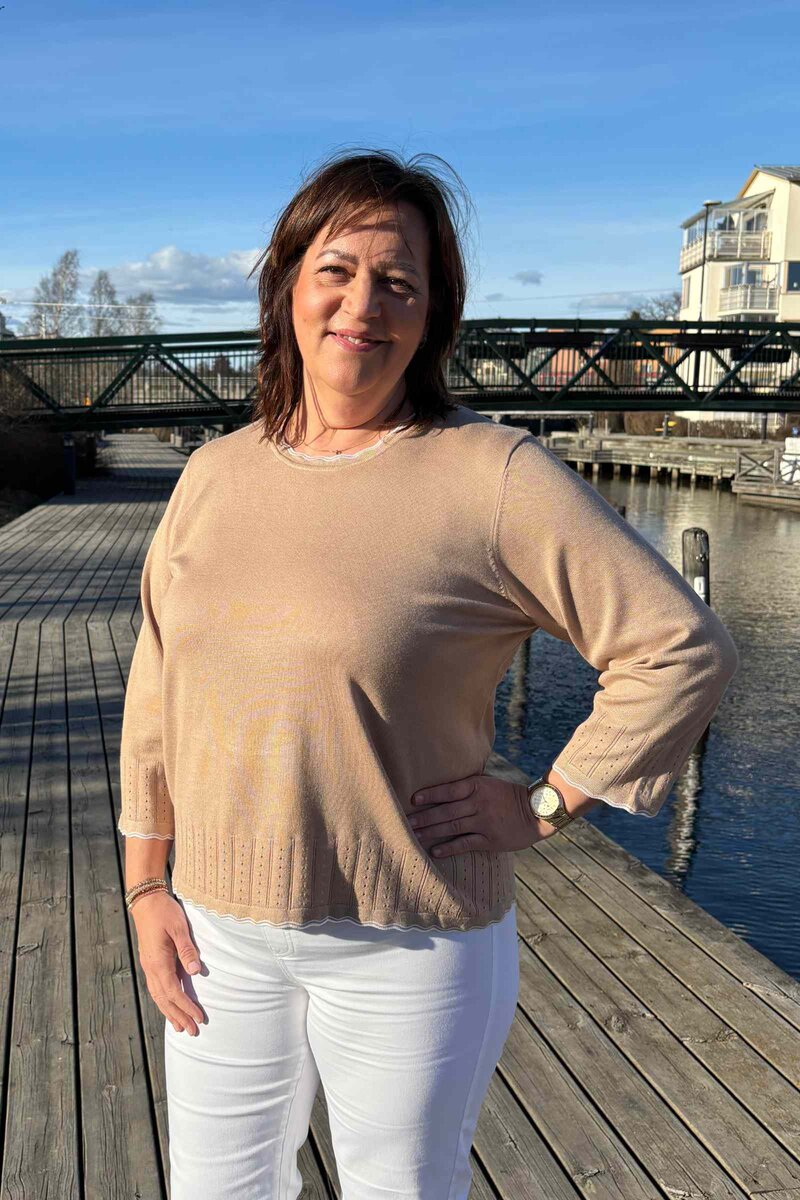 Micha-Charity-Rundhalsad-Pullover-Dam-Warm-Sand-10