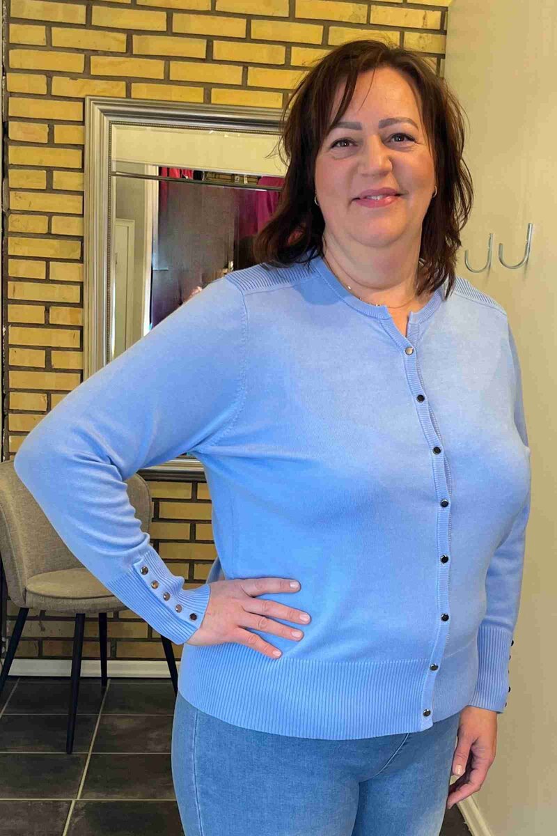 Micha-Tinka-Rundhalsad-Cardigan-Dam-Pearl-blue-10