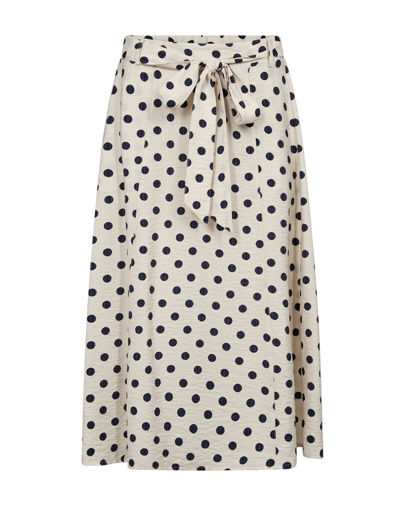 Prickig-midikjol-med-knyt-moonbeam-w-navy-blazer---Alma-fran-Freequent--Smilebutiken-1