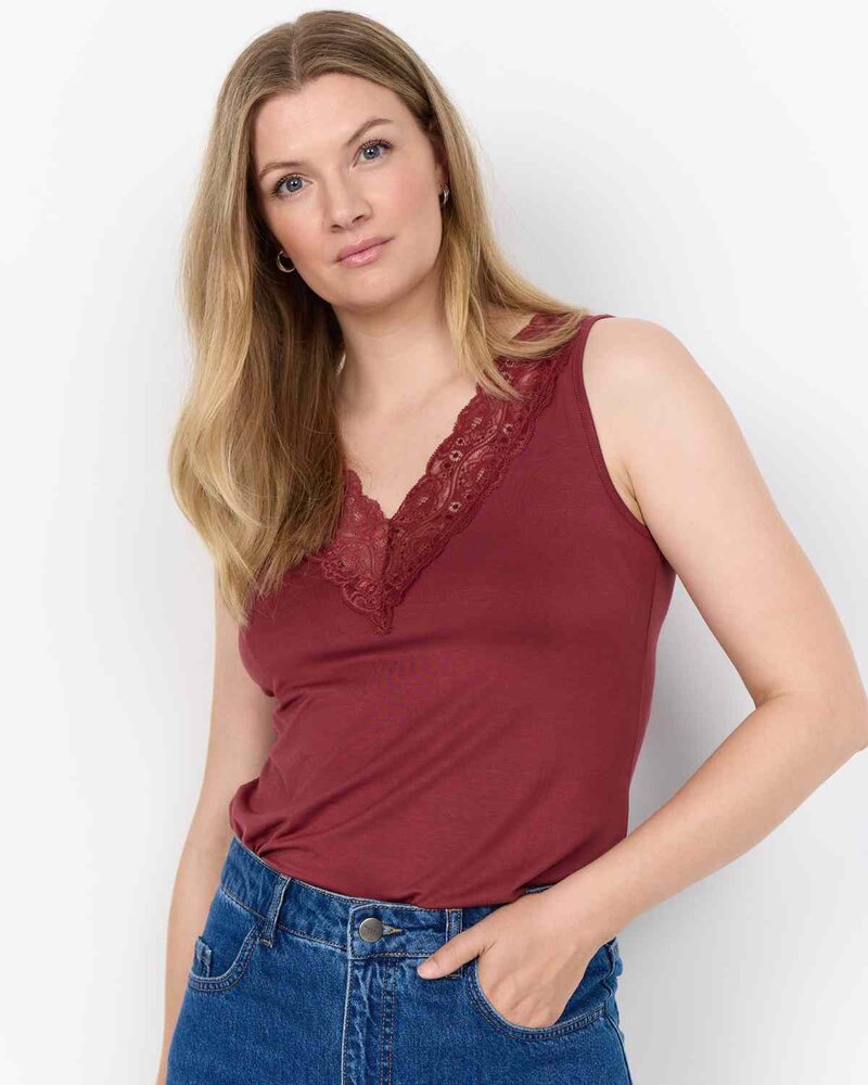 Stella-47-Linne-Med-Spets-Oxblood-Red-Wasabiconcept--Smilebutiken-1