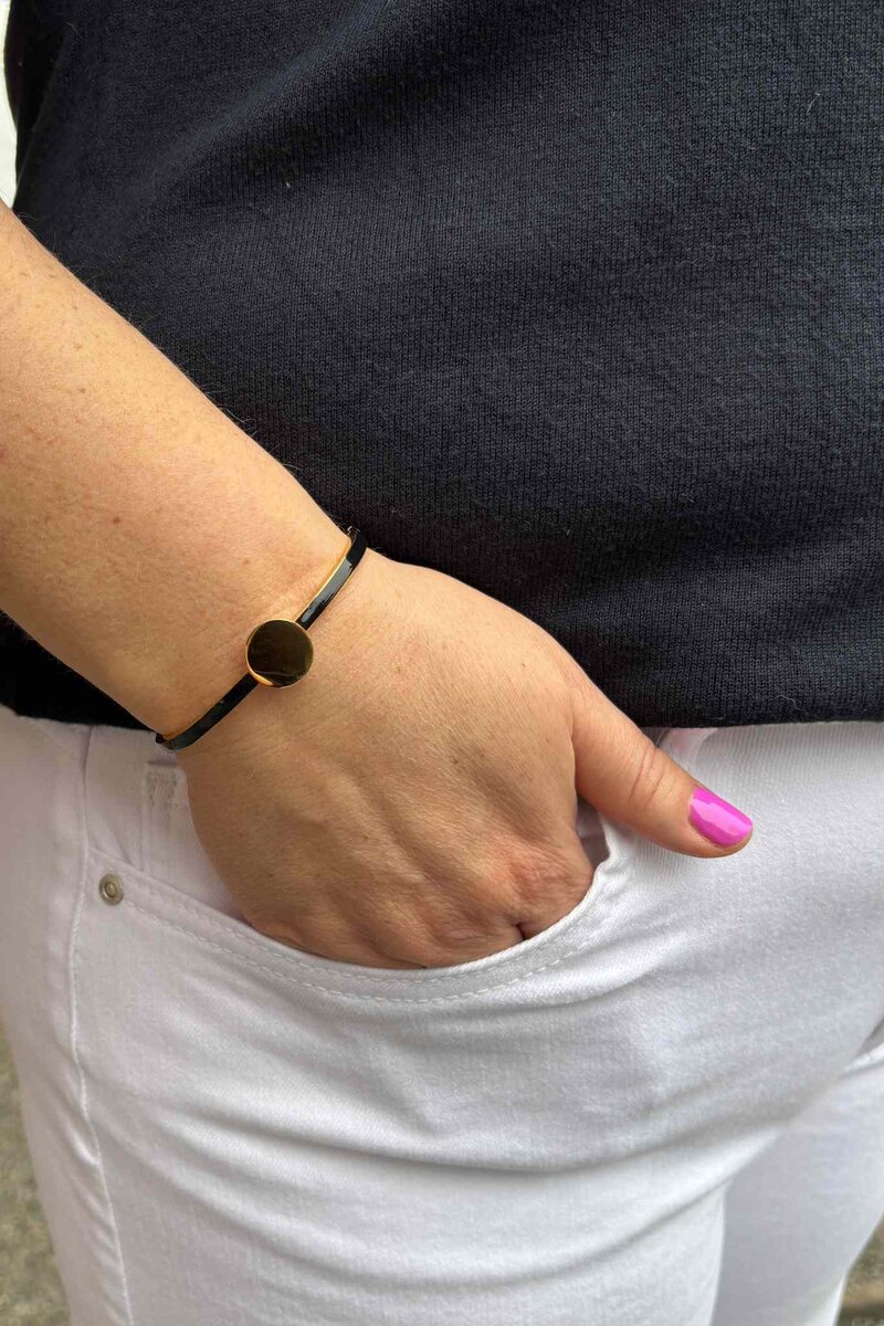 The-Shoelace-Brand-Cuff-Armband-Black-Gold-1