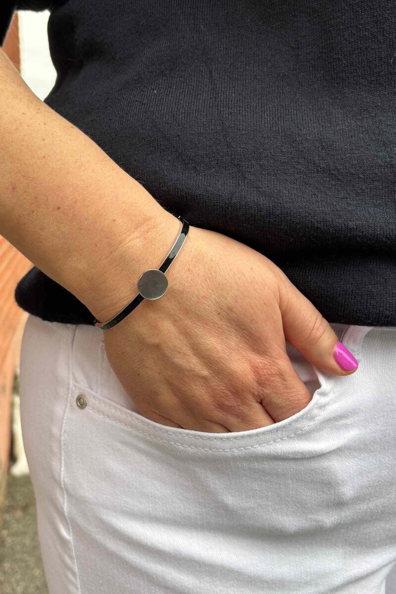 The-Shoelace-Brand-Cuff-Armband-Black-Silver-1