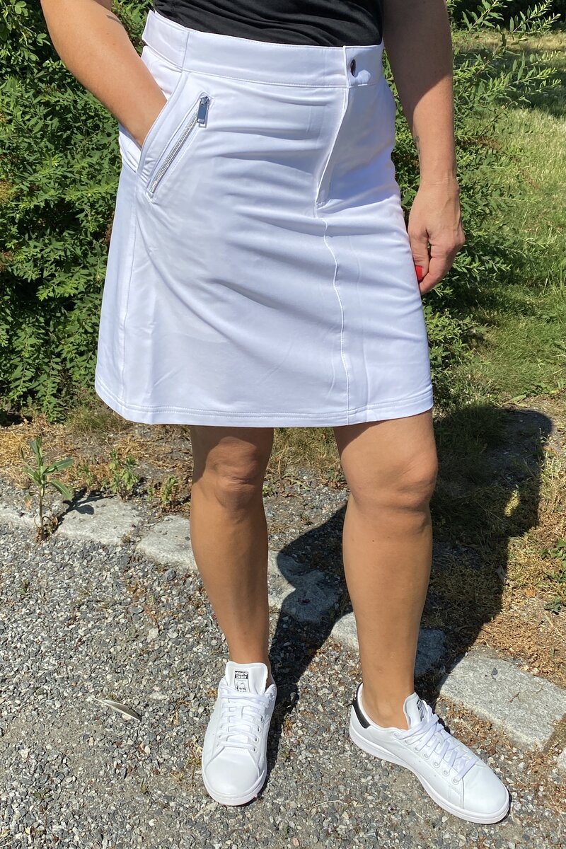 Tuxer-Hollie-Stretch-Skort-Dam-Offwhite-10