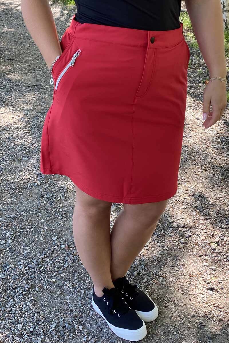 Tuxer-Hollie-Stretch-Skort-Dam-Red-10