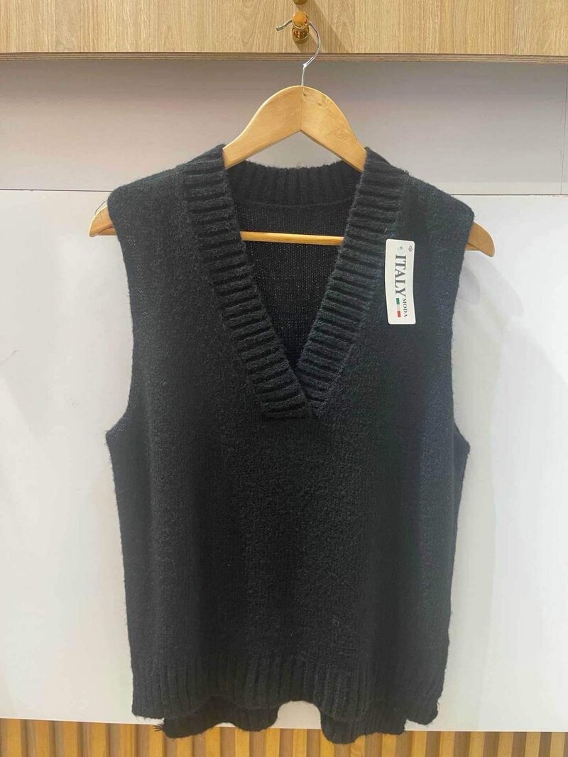 Vivichy-Alexis-Stickad-Vast-Dam-Black-1