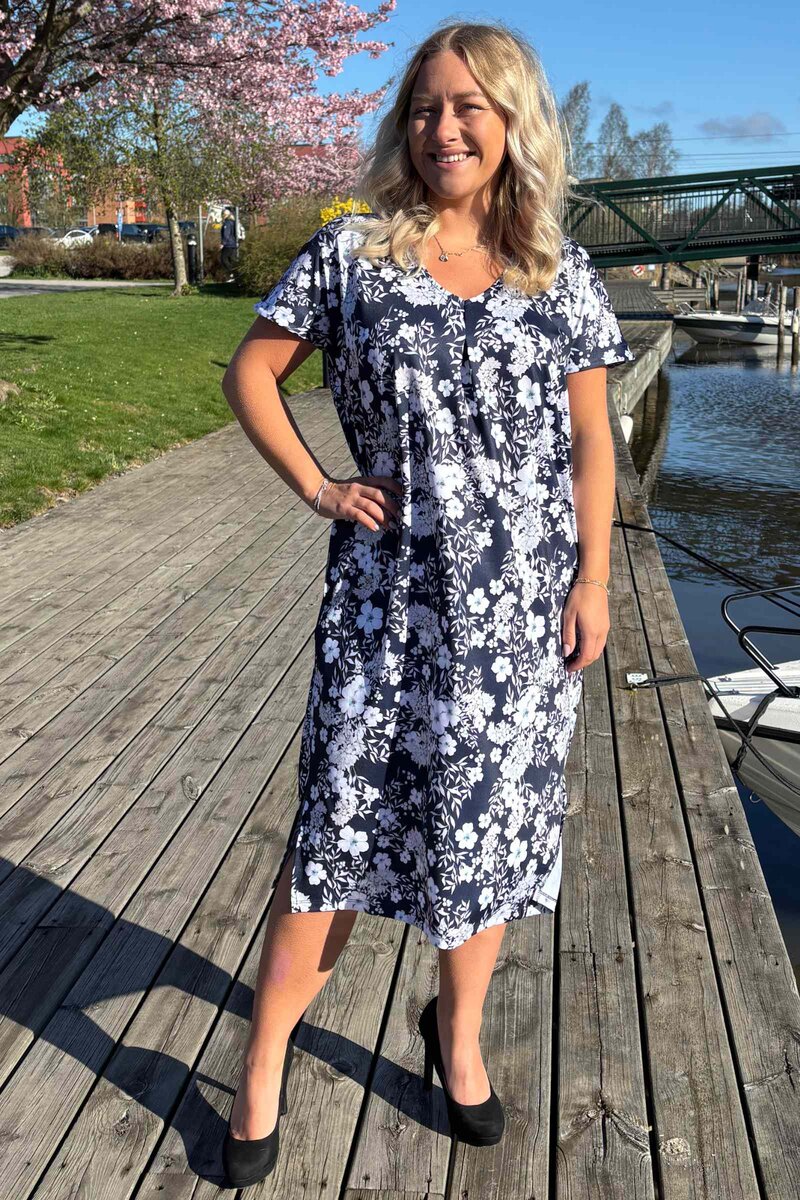 Way-Of-Sweden-Carina-Klanning-Dam-Flow-Dark-Navy-1