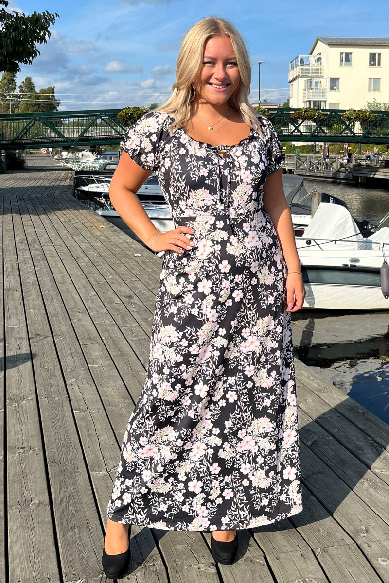 Way-Of-Sweden-Maxi-Klanning-Dam-Flow-Black-1