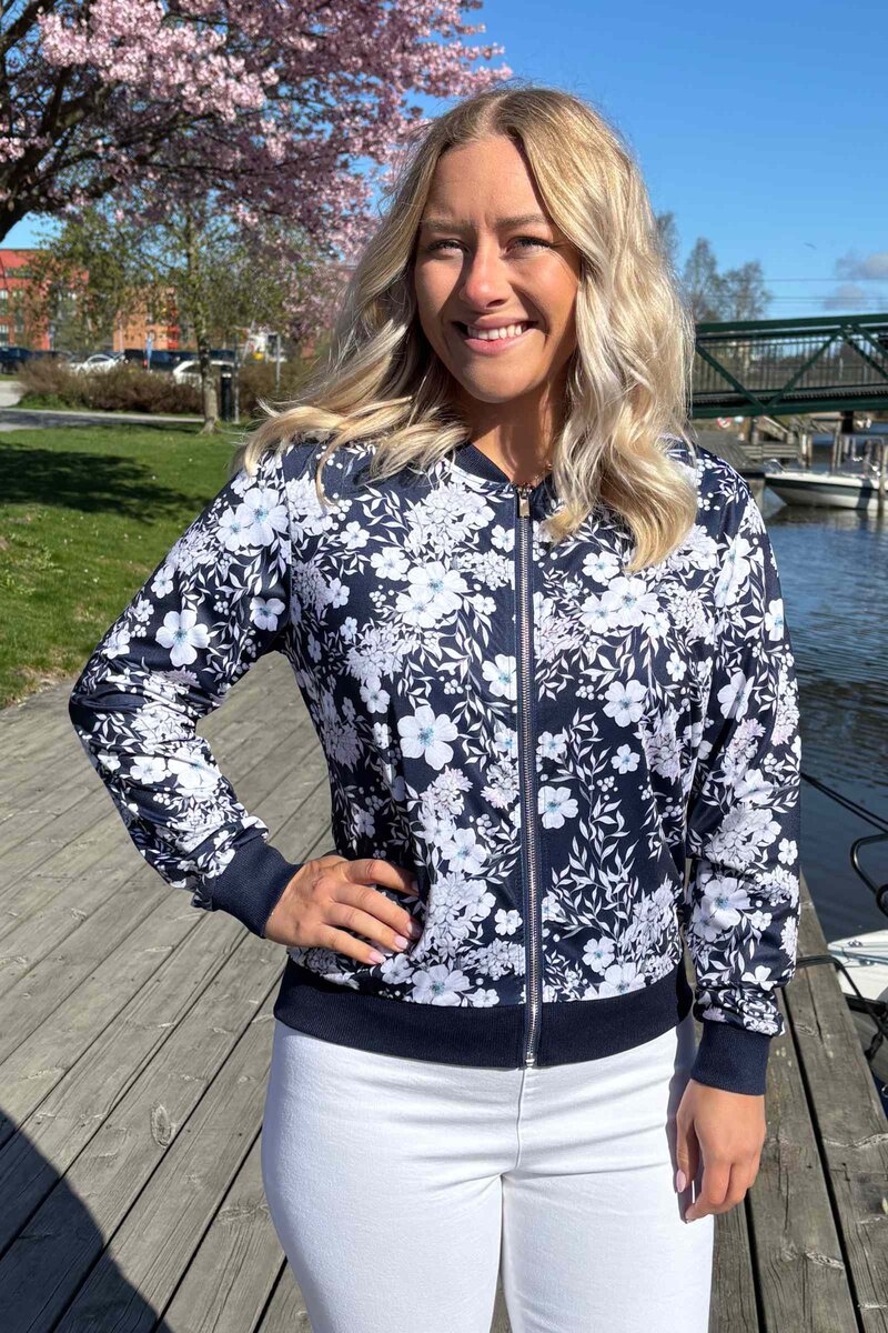 Way-Of-Sweden-Ulrika-Jacka-Dam-Flow-Dark-Navy-1