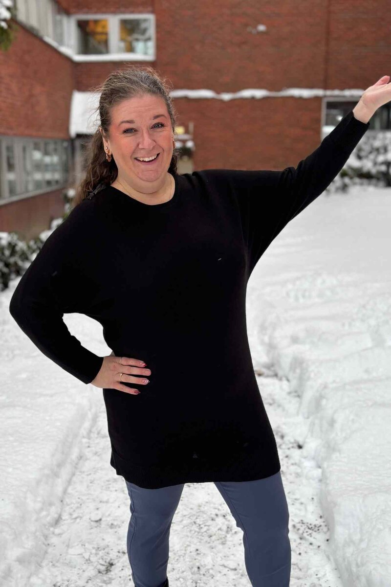 Zabaione-Constanza-Stickad-Lang-Troja-Dam-Black-10