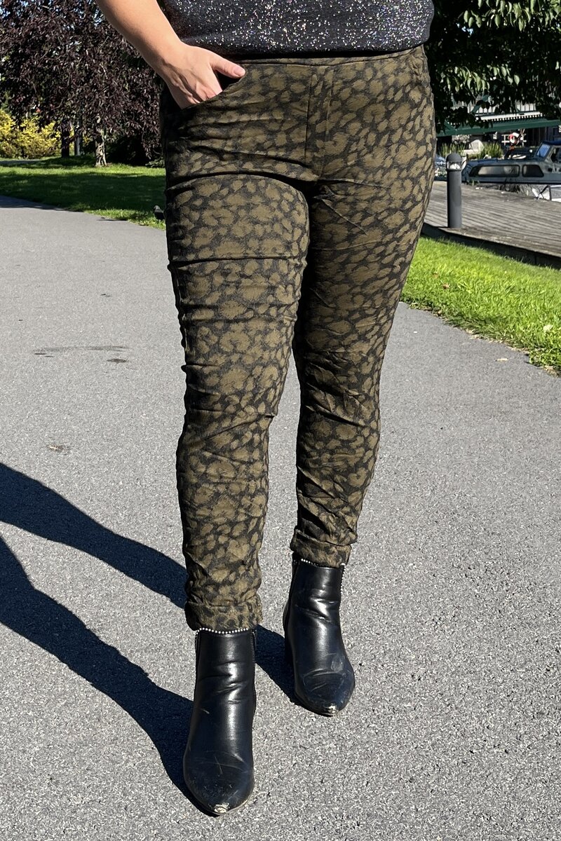 Zabaione-Lara-44-Ankelbyxa-Dam-Khaki-1