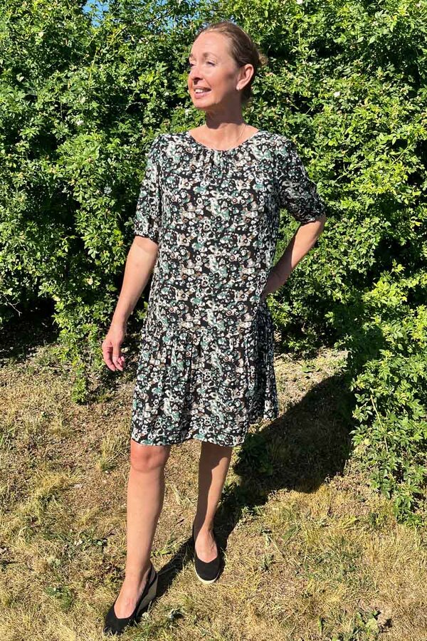 Freequent Esa Klänning Black W Fir Dam