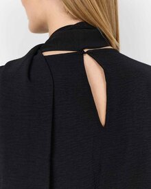 Cath-12-Blus-Med-Scarfdetalj-Dam-Black-Soyaconcept--Smilebutiken-2