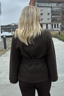 Chica-London-Alvina-Poncho-Jacka-Dam-Dark-Choco-3