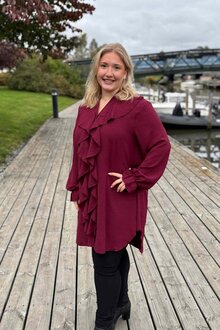 Chica-London-Doris-V-ringad-Klanning-Volang-Dam-Bordo-2