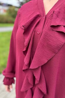 Chica-London-Doris-V-ringad-Klanning-Volang-Dam-Bordo-5-(1)