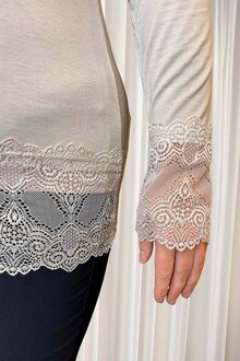 Chica-London-Gwynne-Langarmad-Topp-med-Spets-Dam-Beige-4