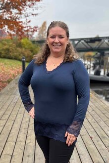 Chica-London-Gwynne-Langarmad-Topp-med-Spets-Dam-Navy-1