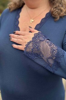 Chica-London-Gwynne-Langarmad-Topp-med-Spets-Dam-Navy-3