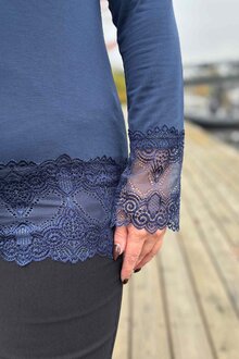Chica-London-Gwynne-Langarmad-Topp-med-Spets-Dam-Navy-4
