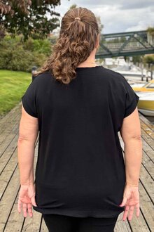 Chica-London-Kyla-V-ringad-Blus-Dam-Black-3