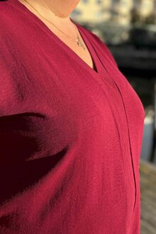 Chica-London-Kyla-V-ringad-Blus-Dam-Bordo-3