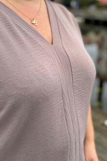 Chica-London-Kyla-V-ringad-Blus-Dam-Taupe-4