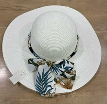 Chica-London-Majken-Hatt-Dam-White-1