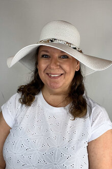 Chica-London-Majken-Hatt-Dam-White-2