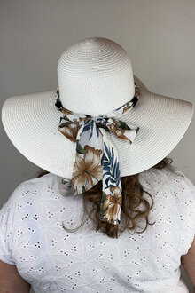 Chica-London-Majken-Hatt-Dam-White-4
