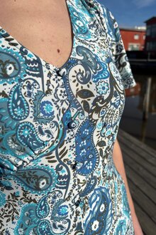 Chica-London-Nessa-Klanning-Dam-Blue-2