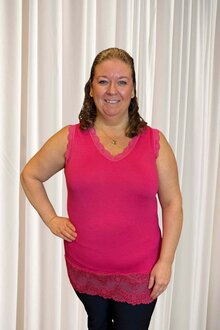 Chica-London-Willa-Linne-med-Spets-Dam-Cerise-1