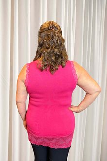 Chica-London-Willa-Linne-med-Spets-Dam-Cerise-2